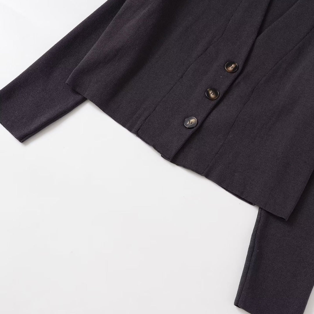 Damens cropped blazerjacka med elegant revere och högkvalitativa knapppdetaljer Mirla-Eva Jonsson
