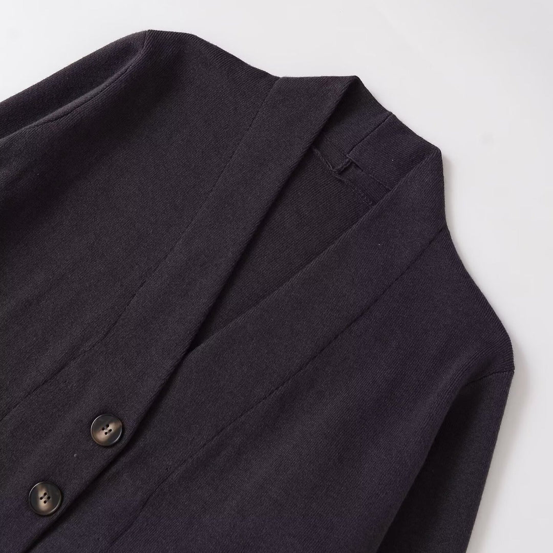 Damens cropped blazerjacka med elegant revere och högkvalitativa knapppdetaljer Mirla-Eva Jonsson
