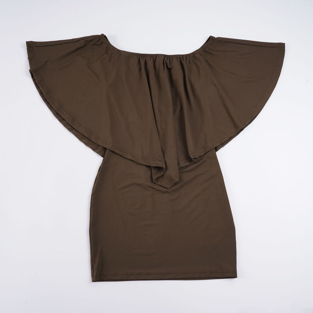 Damens elegant knälångt balldress med off-shoulder design och voluminösa ärmar Mirla-Eva Jonsson