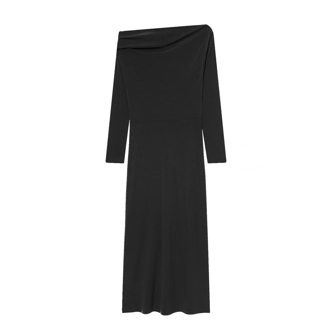 Damens elegant maxikjole med asymmetrisk udskæring og dekorativ drapering Mirla-Eva Jonsson