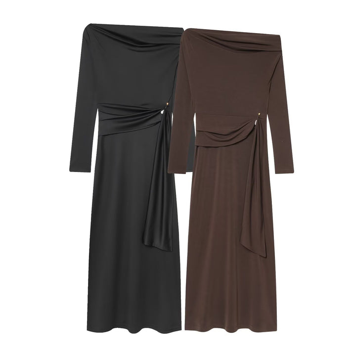 Damens elegant maxikjole med asymmetrisk udskæring og dekorativ drapering Mirla-Eva Jonsson