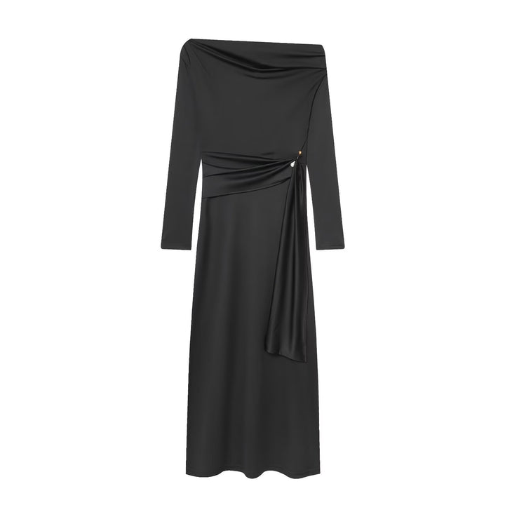 Damens elegant maxikjole med asymmetrisk udskæring og dekorativ drapering Mirla-Eva Jonsson