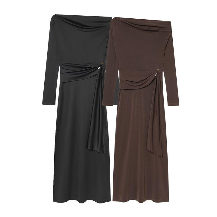 Damens elegant maxikjole med asymmetrisk udskæring og dekorativ drapering Mirla-Eva Jonsson
