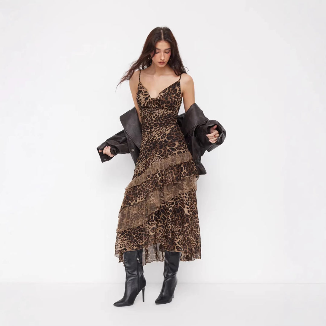 Damens elegant midikjol med asymmetrisk volang och djurmönster Mirla-Eva Jonsson