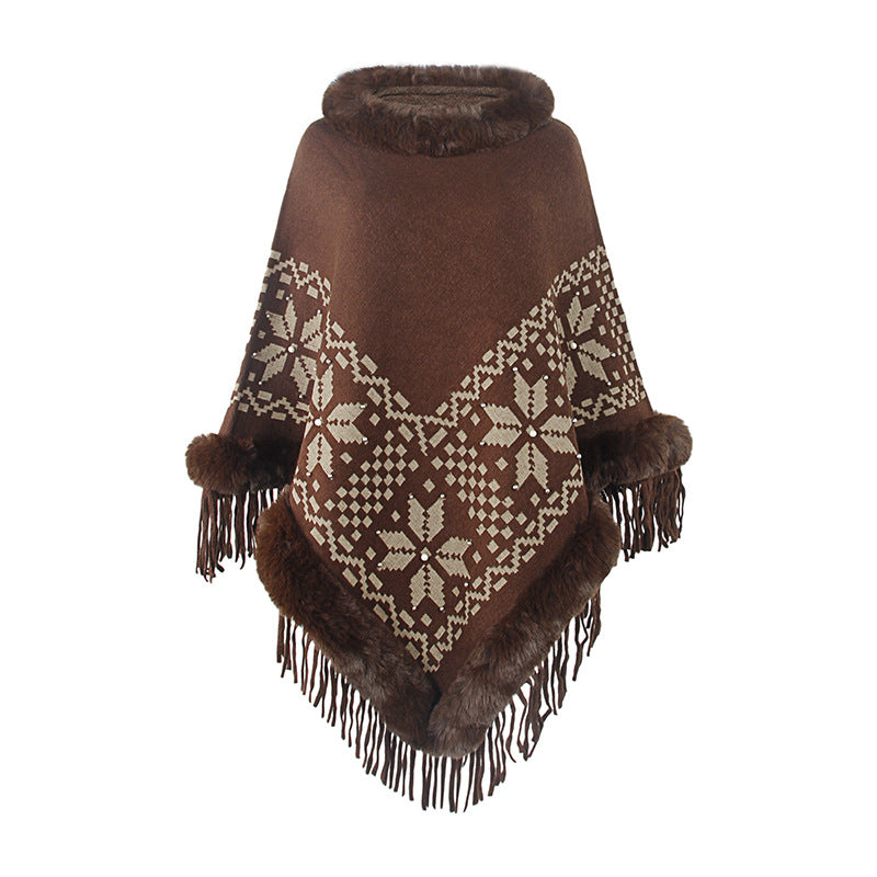 Damens elegant poncho med dekorativt fransdesign och konstpälsdetaljer Mirla-Eva Jonsson