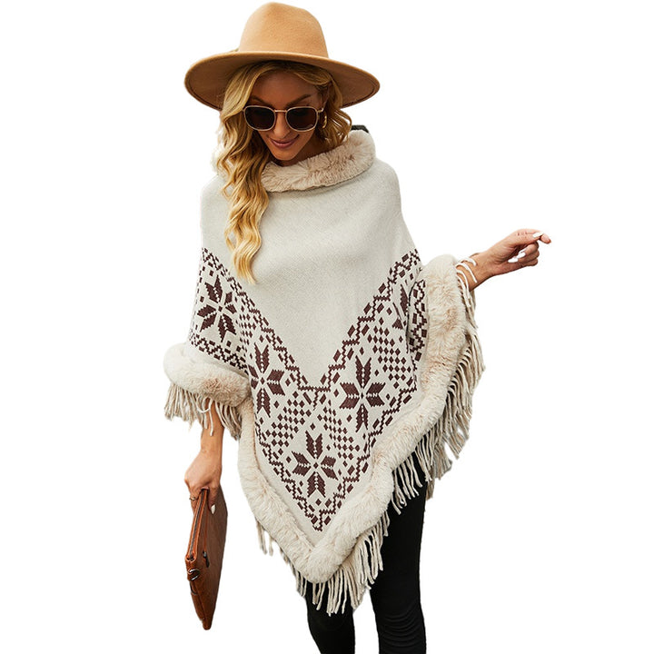 Damens elegant poncho med dekorativt fransdesign och konstpälsdetaljer Mirla-Eva Jonsson