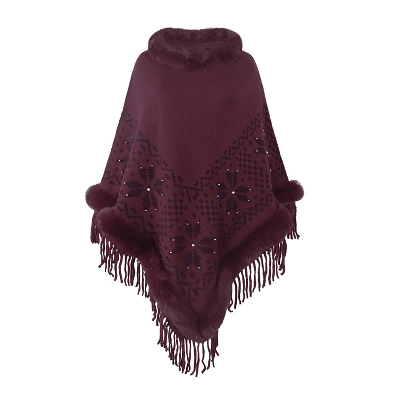 Damens elegant poncho med dekorativt fransdesign och konstpälsdetaljer Mirla-Eva Jonsson