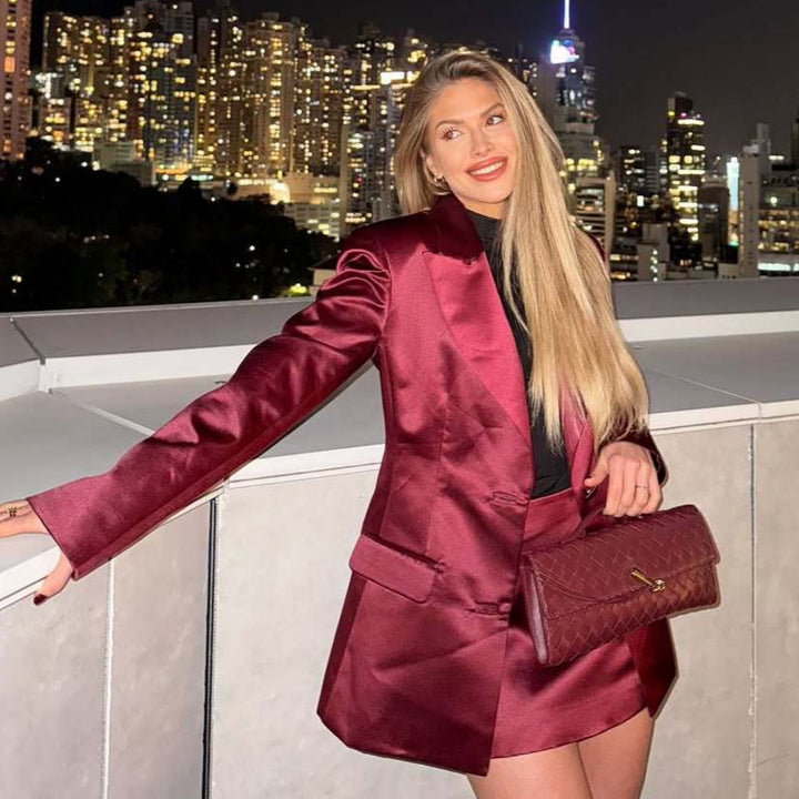 Damens elegant satinstickad blazer med matchande mini-kjol Mirla-Eva Jonsson