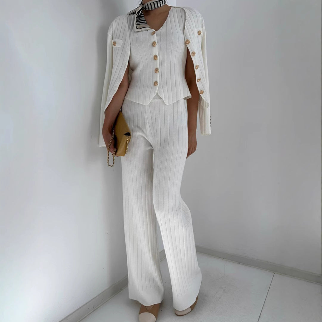 Damens elegant stickad ensemble med knappdetaljering Eva Jonsson-Eva Jonsson