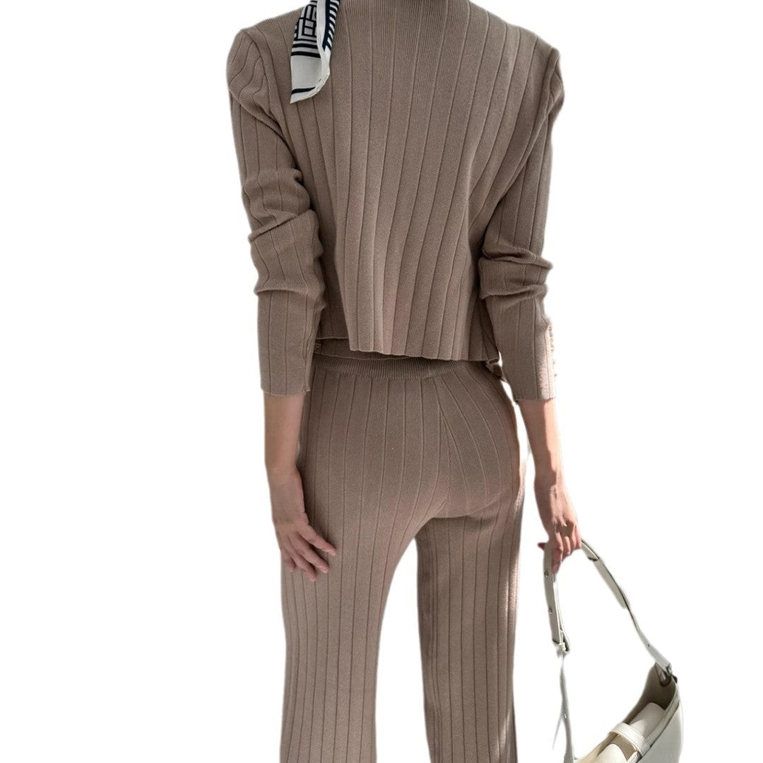Damens elegant stickad ensemble med knappdetaljering Eva Jonsson-Eva Jonsson
