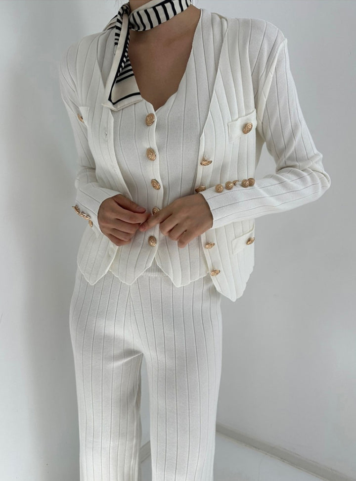 Damens elegant stickad ensemble med knappdetaljering Eva Jonsson-Eva Jonsson