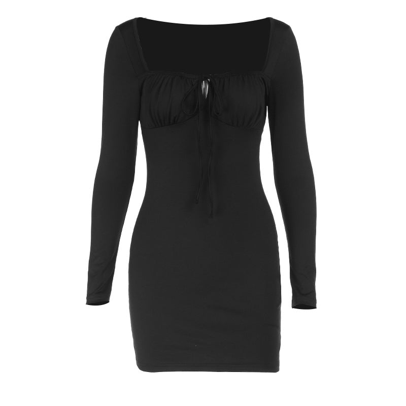 Damens figurbetontes Minikleid mit raffiniertem Ausschnitt und langen Ärmeln Mirla-Eva Jonsson
