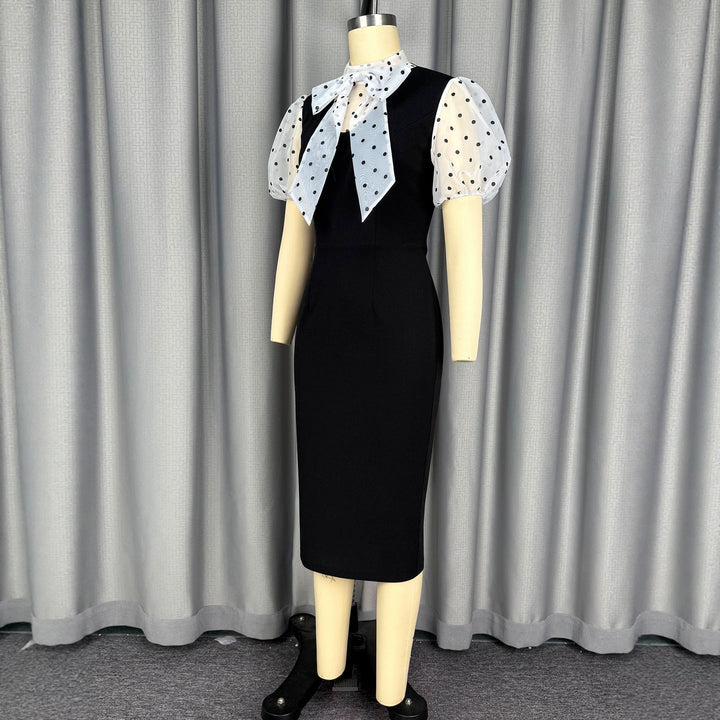 Damens figurnära midi-klänning med transparenta puffärmar och rosettkrage Mirla-Eva Jonsson