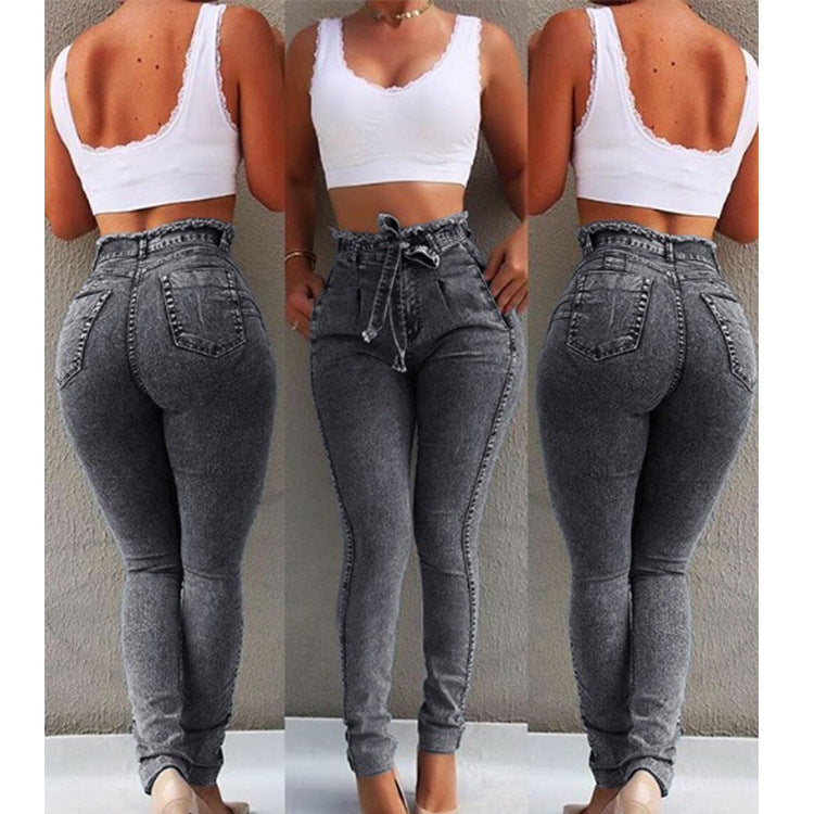 Damens figurschmeckande högmidjade jeans med praktiska fickor och justerbar dragsko Mirla-Eva Jonsson