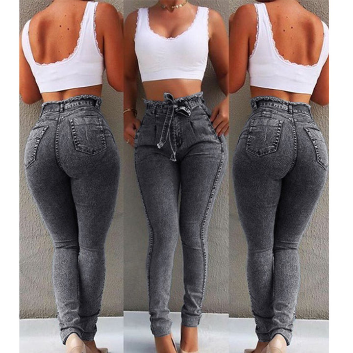 Damens figurschmeckande högmidjade jeans med praktiska fickor och justerbar dragsko Mirla-Eva Jonsson