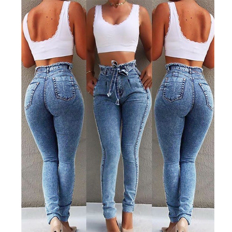 Damens figurschmeckande högmidjade jeans med praktiska fickor och justerbar dragsko Mirla-Eva Jonsson