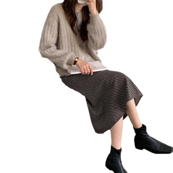 Damens finstickade cardigan med eleganta knappdetaljer och mjukt material Mirla-Eva Jonsson