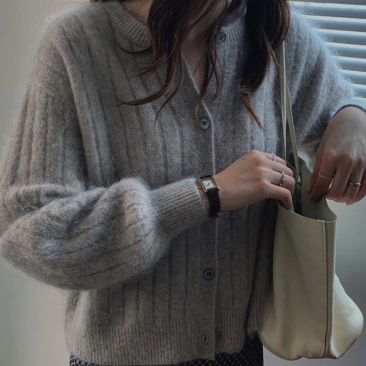 Damens finstickade cardigan med eleganta knappdetaljer och mjukt material Mirla-Eva Jonsson