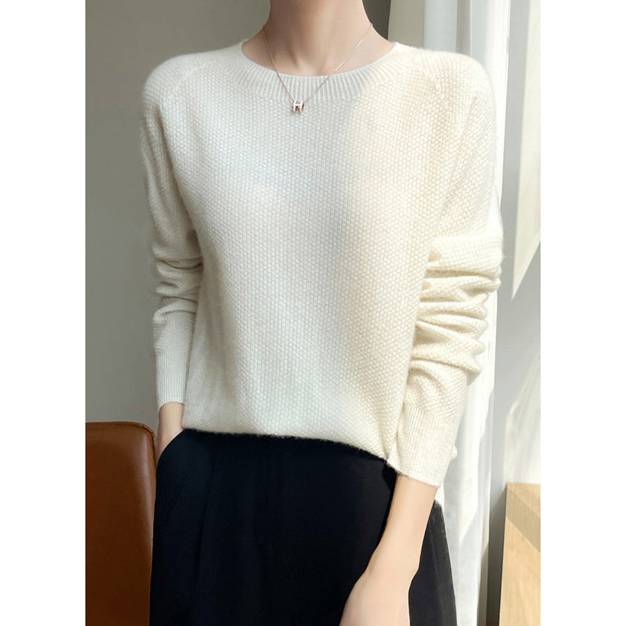 Damens finstickade pullover med en lös passform och elegant rund halsringning Mirla-Eva Jonsson