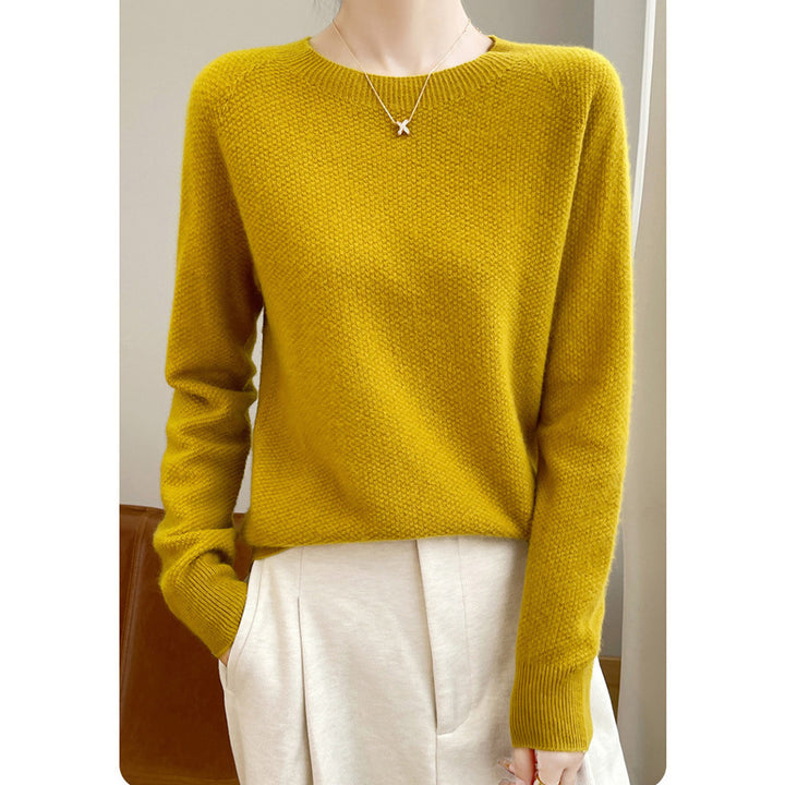 Damens finstickade pullover med en lös passform och elegant rund halsringning Mirla-Eva Jonsson