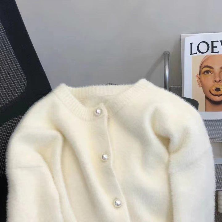 Damens fluffiga långa tröja med modern skärning och rund hals Mirla-Eva Jonsson