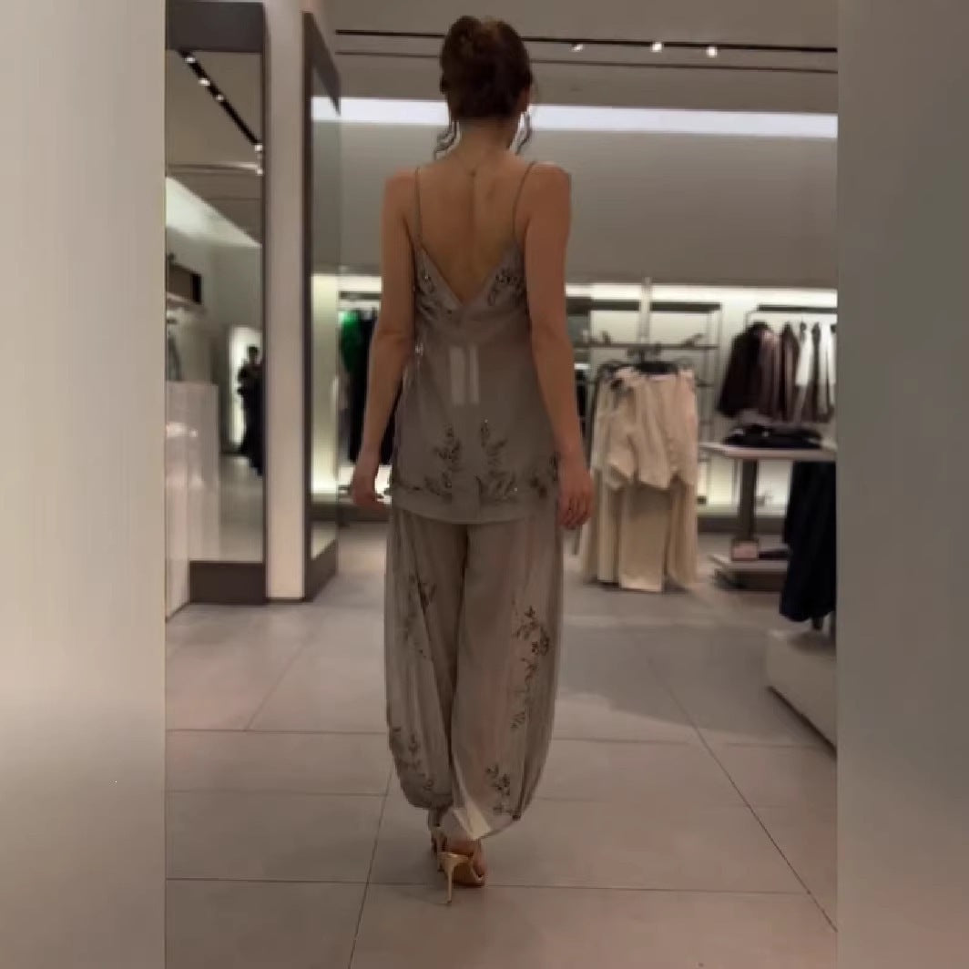 Damens förföriskt spaghetti-bands topp med elegant broderi Mirla-Eva Jonsson