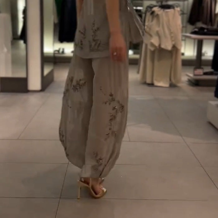 Damens förföriskt spaghetti-bands topp med elegant broderi Mirla-Eva Jonsson