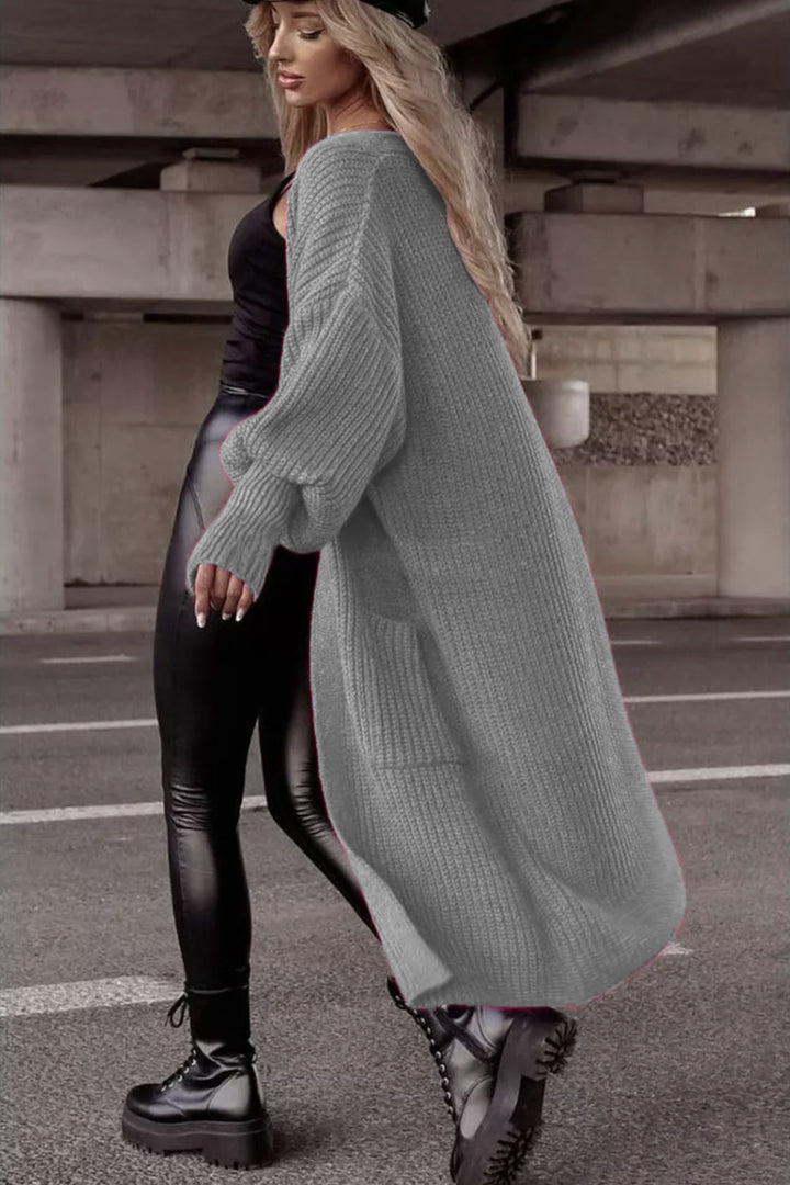 Damens grovstickad kappa i avslappnad oversized stil med djupa fickor Eva Jonsson-Eva Jonsson
