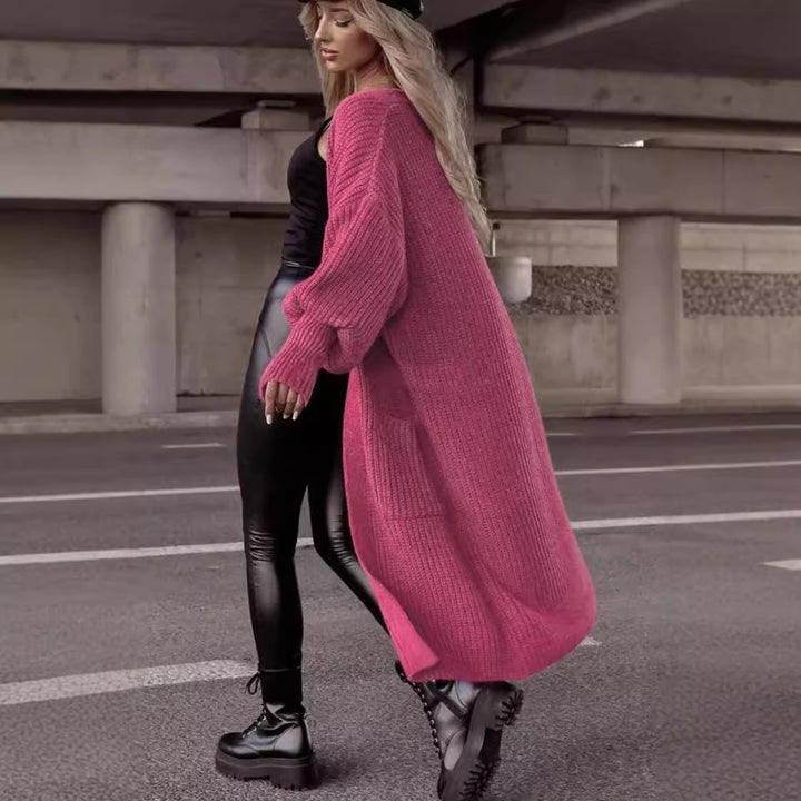 Damens grovstickad kappa i avslappnad oversized stil med djupa fickor Eva Jonsson-Eva Jonsson
