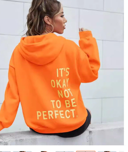 Damens hoodie med motiverande text och mysig foder Mirla-Eva Jonsson
