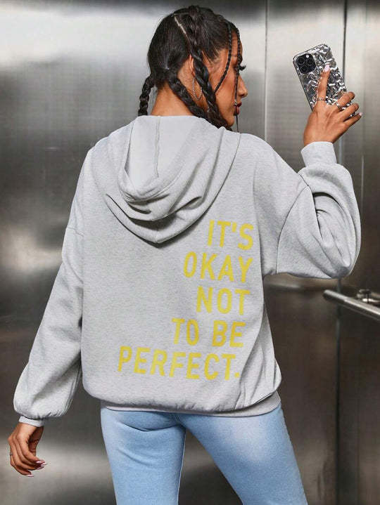 Damens hoodie med motiverande text och mysig foder Mirla-Eva Jonsson
