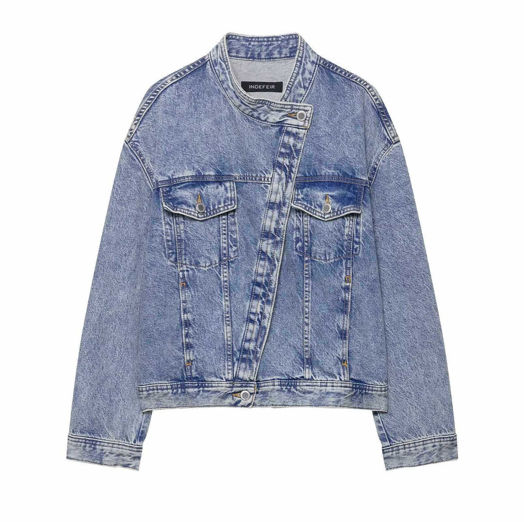 Damens jeansjacka med asymmetrisk snitt och praktiska fickor Mirla-Eva Jonsson
