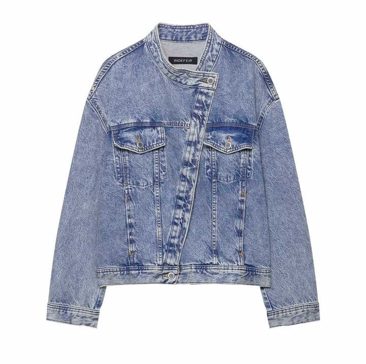 Damens jeansjacka med asymmetrisk snitt och praktiska fickor Mirla-Eva Jonsson