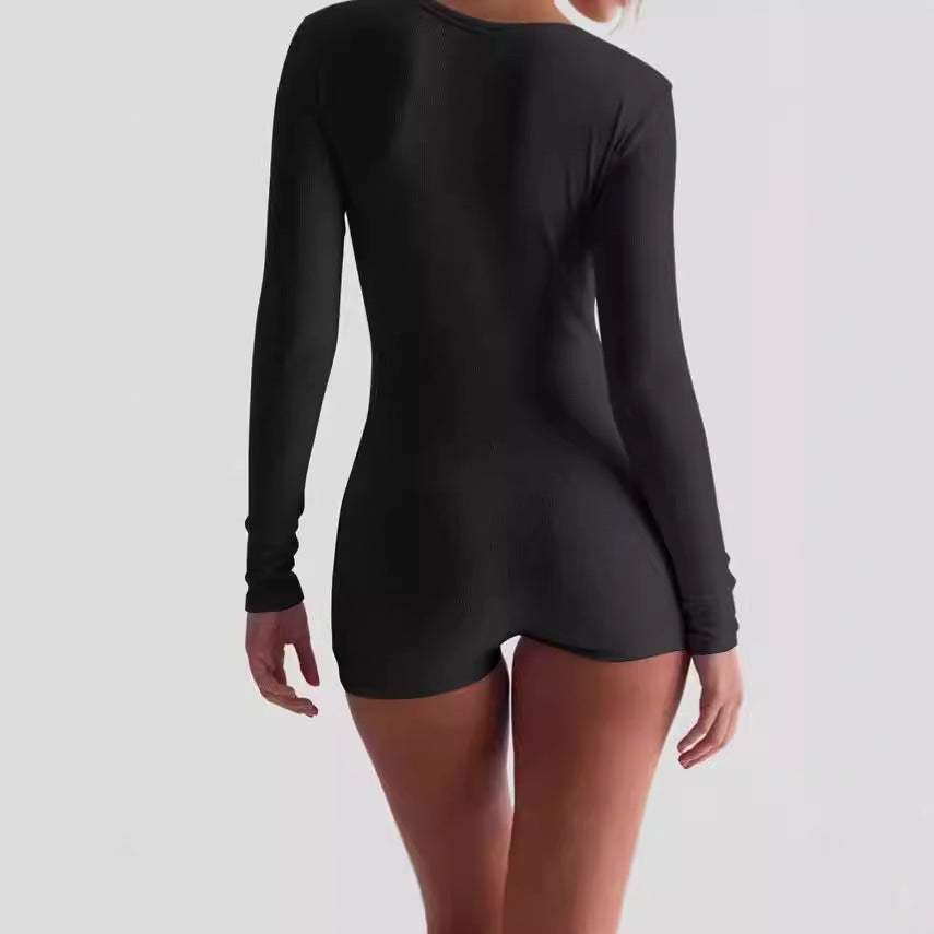 Damens kroppsnära långärmad jumpsuit med fina ribbdetaljer Mirla-Eva Jonsson