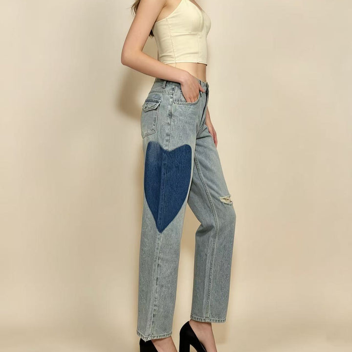 Damens löst snittade denimjeans med unika färgaccenter Mirla-Eva Jonsson