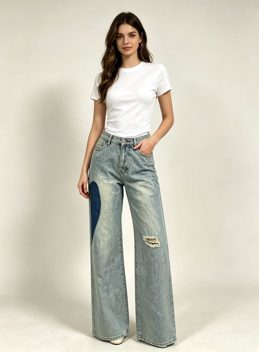 Damens löst snittade denimjeans med unika färgaccenter Mirla-Eva Jonsson