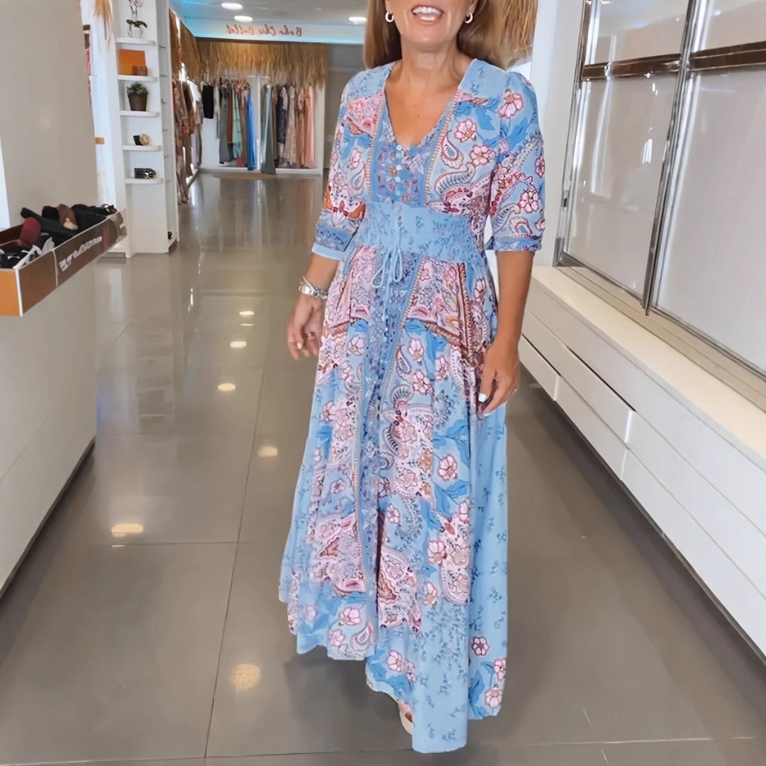 Damens maxiklänning med blommigt paisleymönster och smickrande V-ringning Mirla-Eva Jonsson