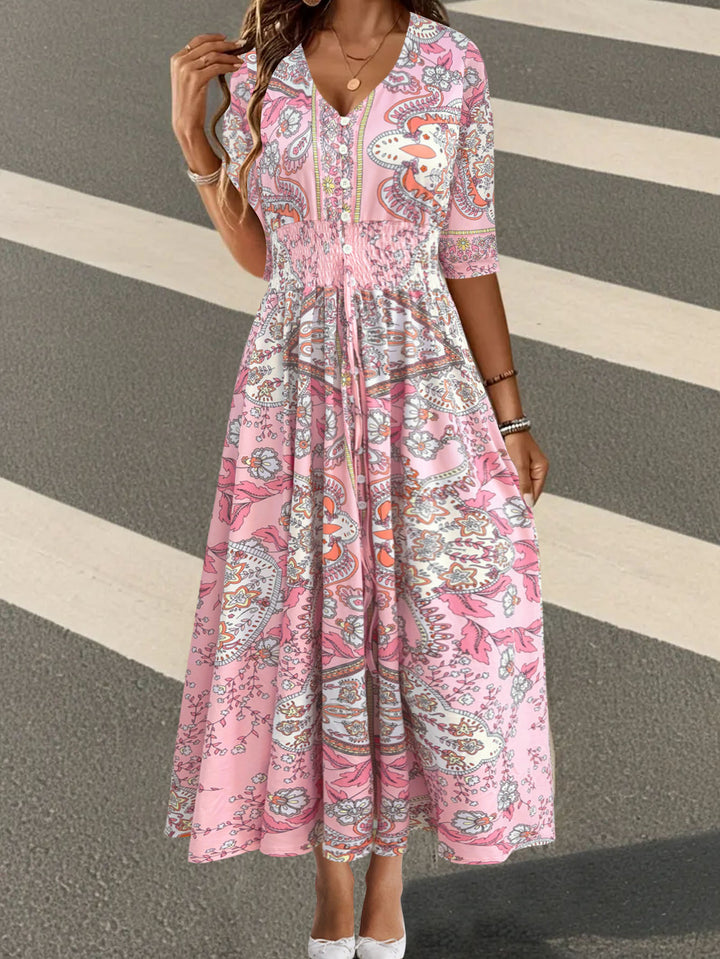 Damens maxiklänning med blommigt paisleymönster och smickrande V-ringning Mirla-Eva Jonsson