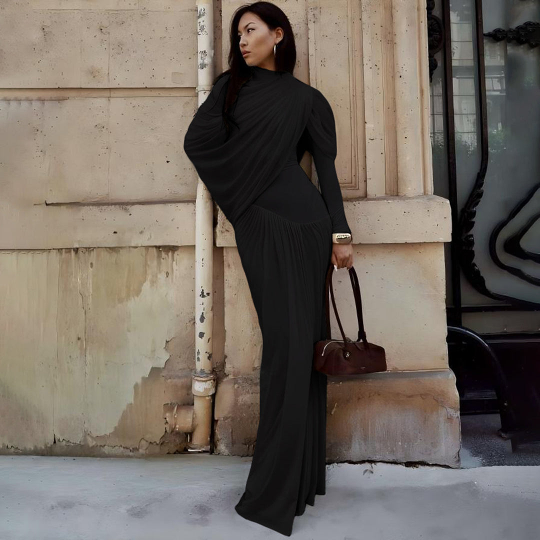 Damens maxiklänning med innovativ drapering och elegant tyg Mirla-Eva Jonsson