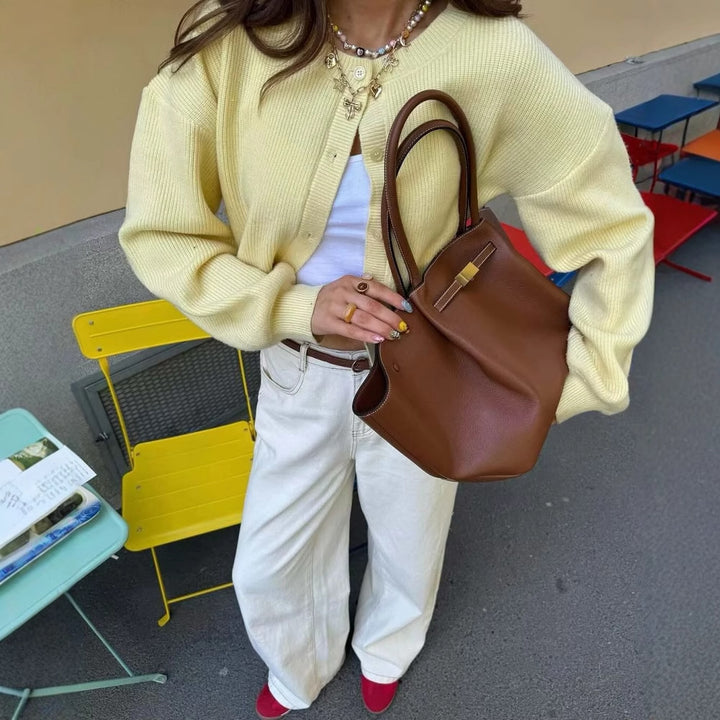Damens modern stickad cardigan med stora knappar Mirla-Eva Jonsson