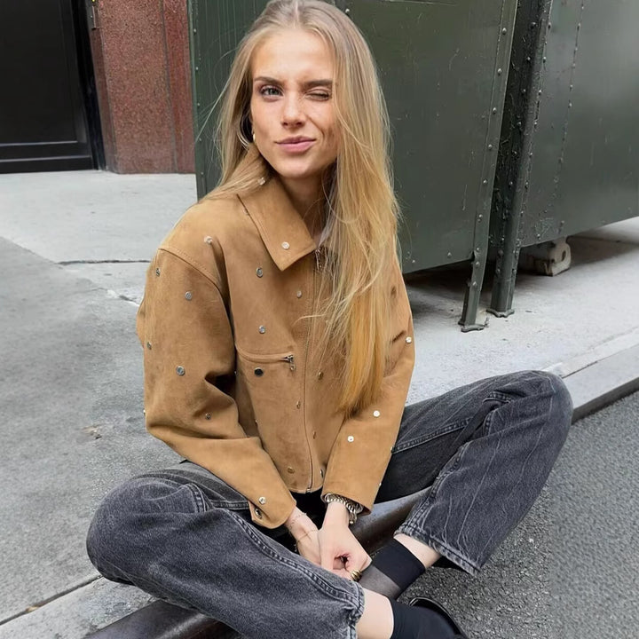 Damens modiga kortskurna jacka med nitar Mirla-Eva Jonsson