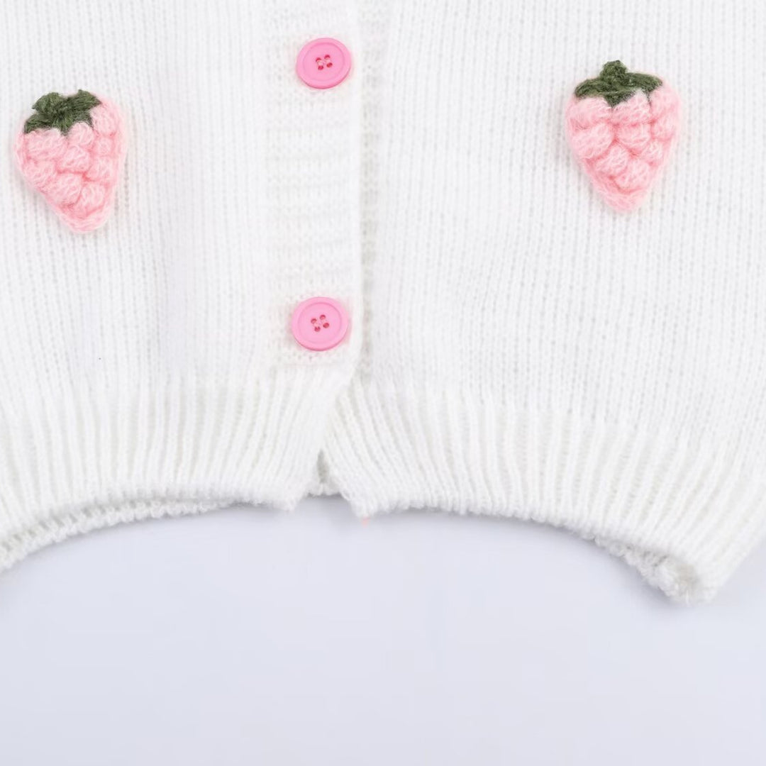 Damens modiga stickad jacka med broderade jordgubbar och knäppning Mirla-Eva Jonsson