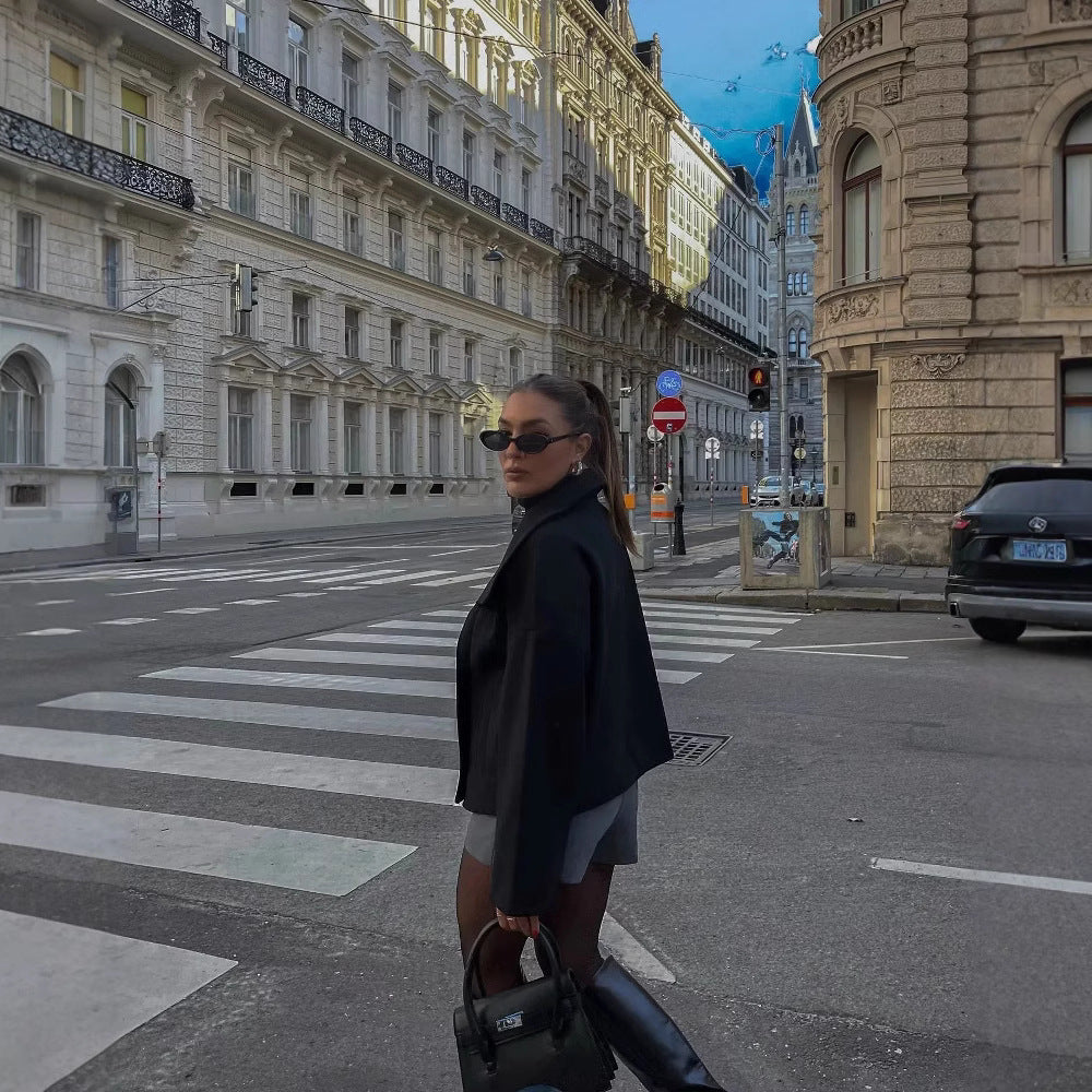 Damens oversized dubbelknäppt jacka med elegant sjalkrage och stora knappar Mirla-Eva Jonsson