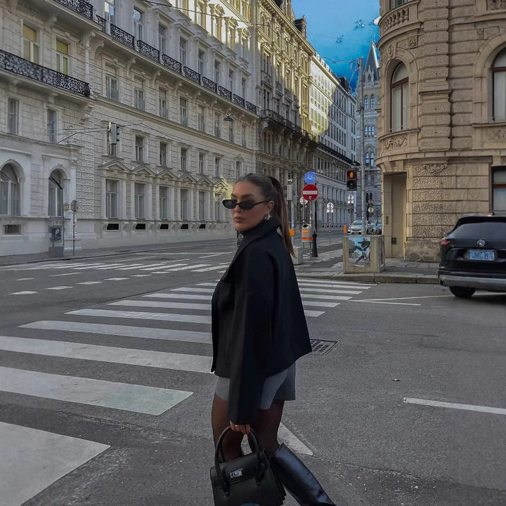 Damens oversized dubbelknäppt jacka med elegant sjalkrage och stora knappar Mirla-Eva Jonsson