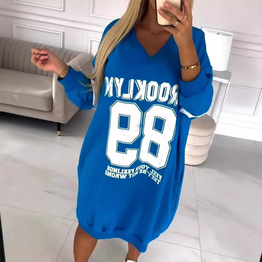 Damens oversized fritidsklänning med rundad fåll och V-ringning Mirla-Eva Jonsson