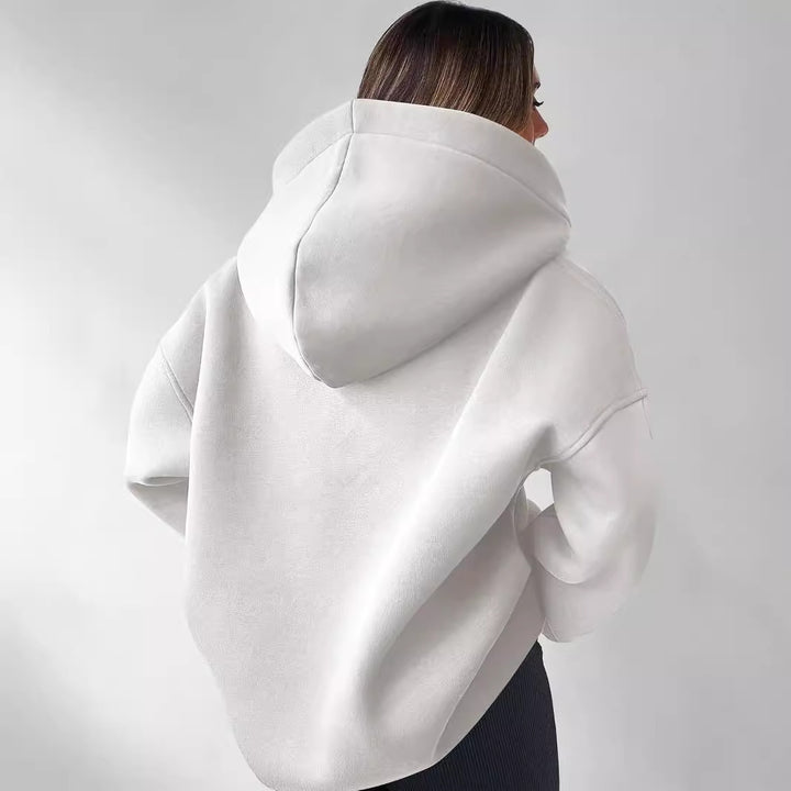 Damens oversized hoodie med kort krage och praktiska sidofickor Mirla-Eva Jonsson