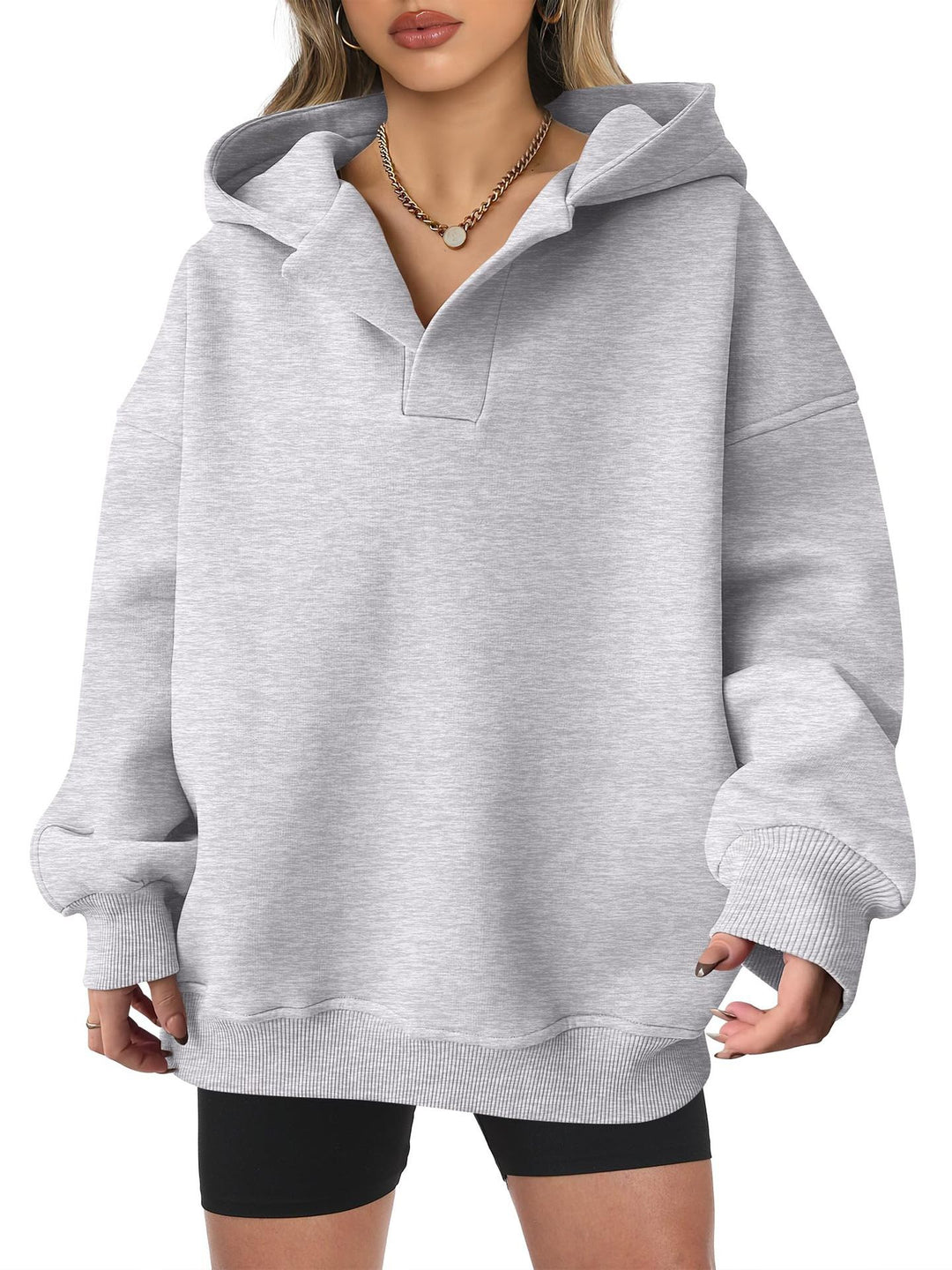 Damens oversized hoodie med kort krage och praktiska sidofickor Mirla-Eva Jonsson