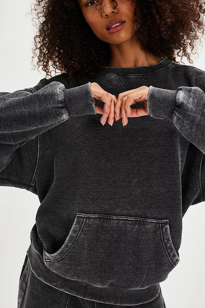Damens oversized huvtröja med kängurufickor och mjukt innerfoder Mirla-Eva Jonsson