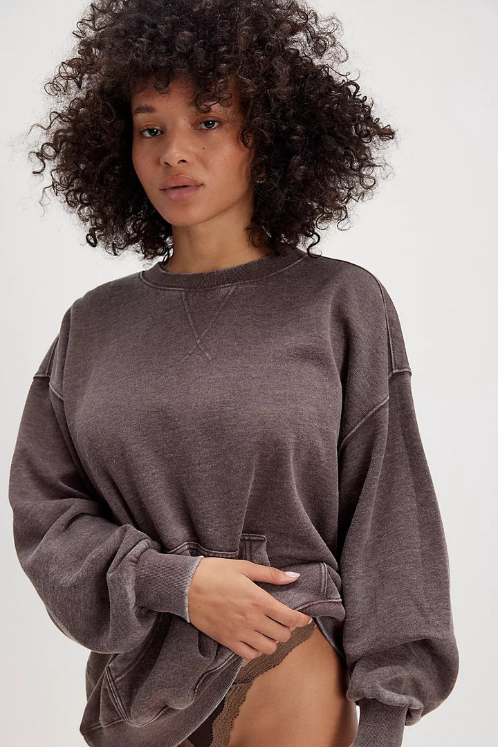 Damens oversized huvtröja med kängurufickor och mjukt innerfoder Mirla-Eva Jonsson