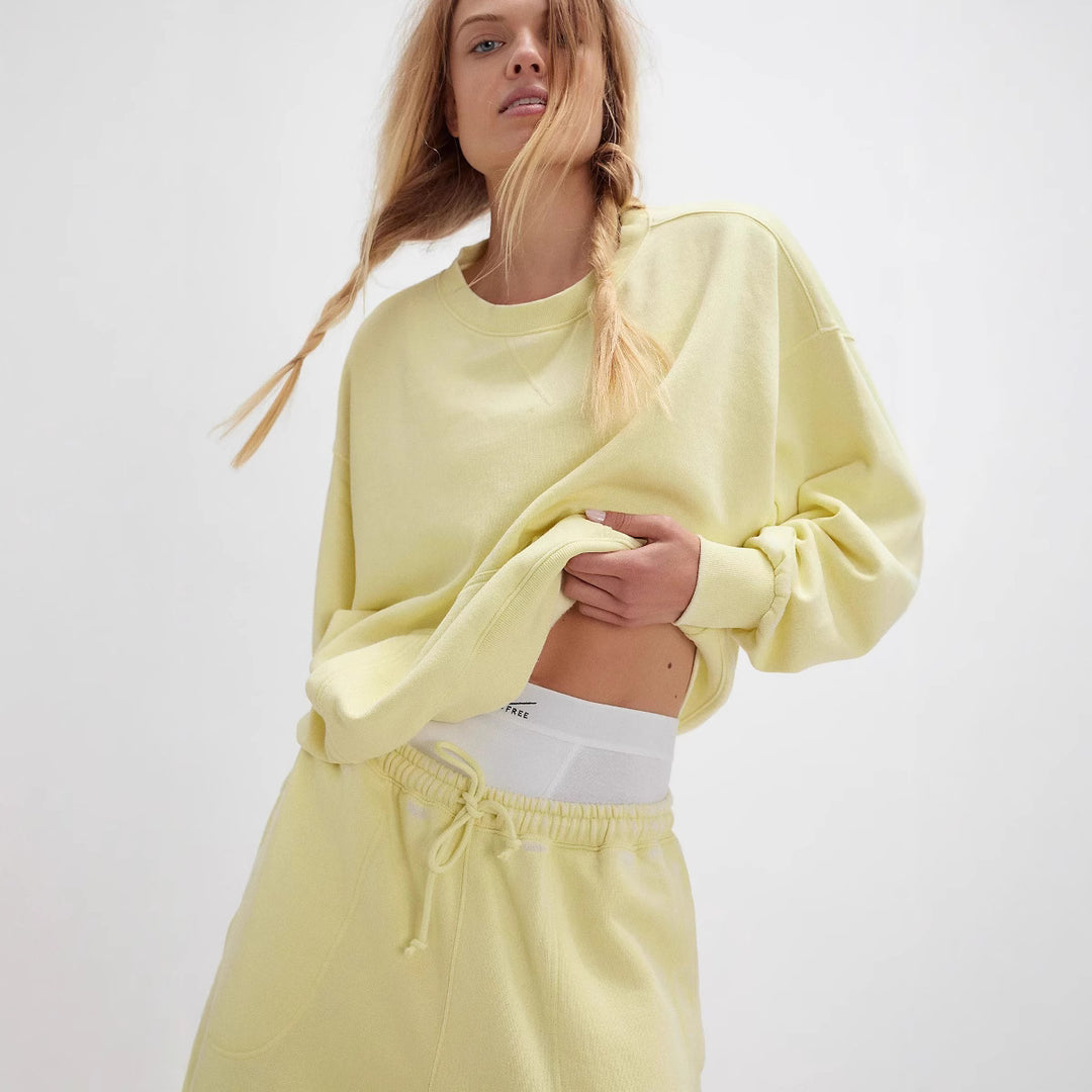 Damens oversized huvtröja med kängurufickor och mjukt innerfoder Mirla-Eva Jonsson